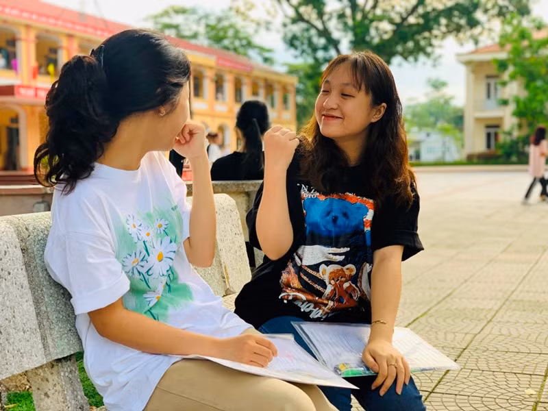 Thí sinh tại điểm thi Trường THPT Ngô Gia Tự (Lập Thạch, Vĩnh Phúc) quyết tâm trước bài thi cuối.