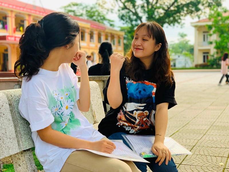 Thí sinh tại điểm thi Trường THPT Ngô Gia Tự (Lập Thạch, Vĩnh Phúc) quyết tâm trước bài thi cuối. Thí sinh tại điểm thi Trường THPT Ngô Gia Tự (Lập Thạch, Vĩnh Phúc) quyết tâm trước bài thi cuối.