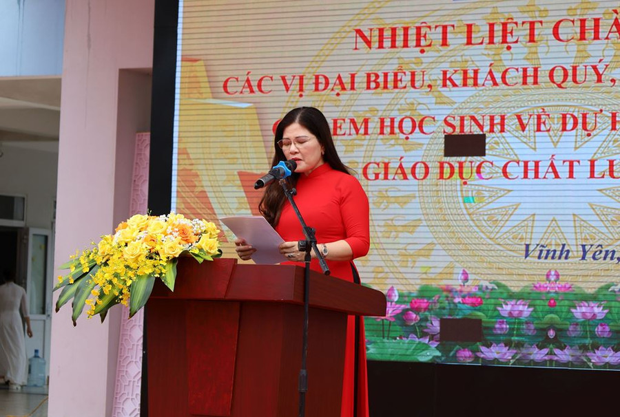 Cô giáo Triệu Thị Thanh Hà – Hiệu trưởng Trường THCS Vĩnh Yên thông tin về kỳ kiểm tra đánh giá năng lực vào nhà trường.