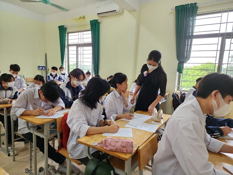 Cô trò cùng rèn ký năng làm bài thi Cô trò cùng rèn ký năng làm bài thi