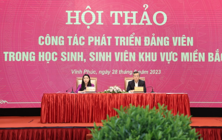 Hội Thảo được chủ trì bởi ông Nguyễn Quang Dương, Phó Trưởng Ban Tổ chức Trung ương và bà Hoàng Thị Thúy Lan, Bí thư Tỉnh ủy Vĩnh Phúc. Ảnh: Trà Hương