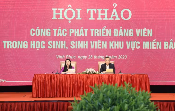 Hội Thảo được chủ trì bởi ông Nguyễn Quang Dương, Phó Trưởng Ban Tổ chức Trung ương và bà Hoàng Thị Thúy Lan, Bí thư Tỉnh ủy Vĩnh Phúc. Ảnh: Trà Hương