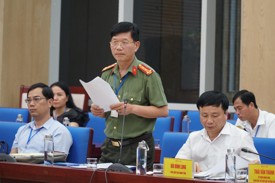 Đại diện công an tỉnh Nghệ An cho biết, ngành đã xây dựng phương án tổng thể để đảm bảo 4 an toàn cho kỳ thi Tốt nghiệp THPT tại địa phương. Đại diện công an tỉnh Nghệ An cho biết, ngành đã xây dựng phương án tổng thể để đảm bảo 4 an toàn cho kỳ thi Tốt nghiệp THPT tại địa phương.