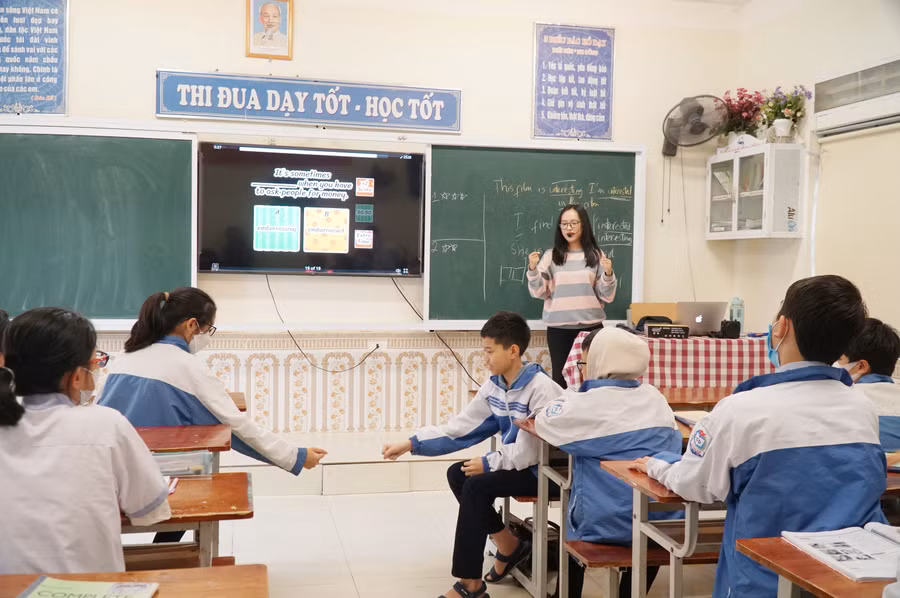 Giờ học Tiếng Anh tại Trường THCS Trung Đô, TP Vinh, Nghệ An. Ảnh: Hồ Lài.