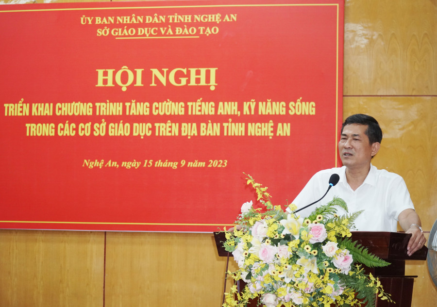 Ông Thái Văn Thành - Giám đốc Sở GD&ĐT Nghệ An cho biết đã chỉ đạo tạm dừng việc các trung tâm liên kết dạy kỹ năng sống trong trường học. Ảnh: Hồ Lài. Ông Thái Văn Thành - Giám đốc Sở GD&ĐT Nghệ An cho biết đã chỉ đạo tạm dừng việc các trung tâm liên kết dạy kỹ năng sống trong trường học. Ảnh: Hồ Lài.