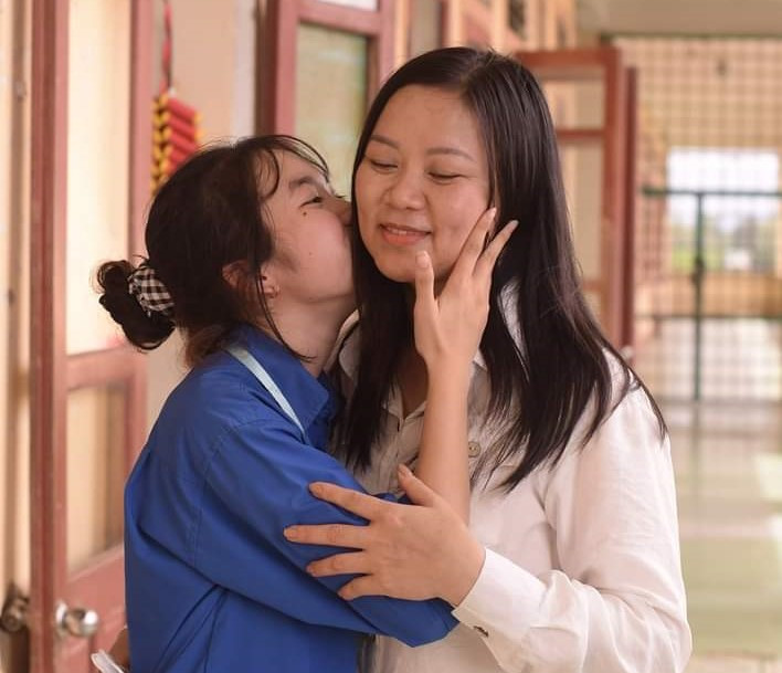 Sự quan tâm, giáo dục và chăm sóc tinh thần cho trẻ từ phụ huynh, từ nhà trường là một điều hết sức cần thiết. Ảnh: NVCC.