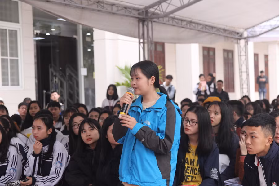 Đặt câu hỏi cho cán bộ trường ĐH, CĐ trong phần tư vấn chuyên sâu nhóm ngành