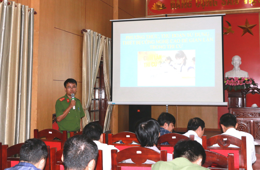 Các ban, ngành góp ý kiến nhằm tổ chức các kỳ thi an toàn, đúng quy chế. Các ban, ngành góp ý kiến nhằm tổ chức các kỳ thi an toàn, đúng quy chế.