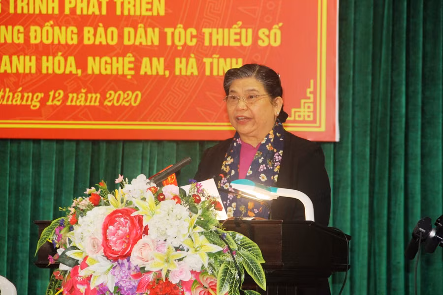 Phó Chủ tịch Thường trực Quốc hội Tòng Thị Phóng phát biểu khai mạc Hội thảo.