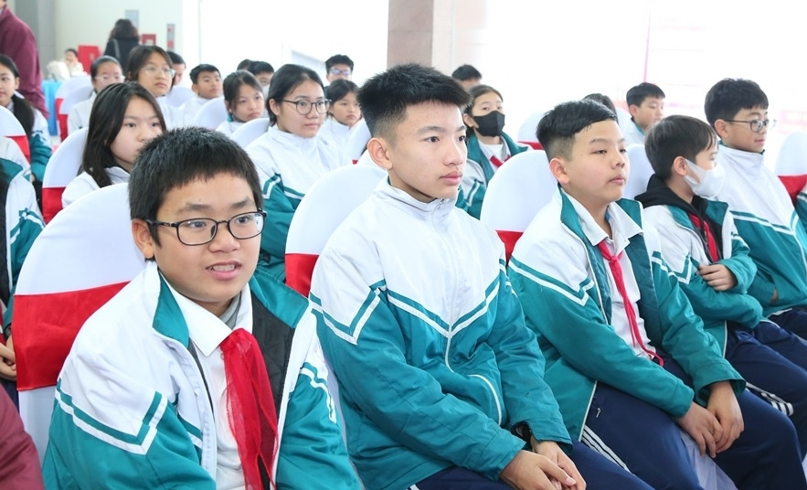 Nhiều học sinh ở TP Thanh Hóa cũng đến dự Khai mạc Hội Báo Xuân. (Ảnh: QH)