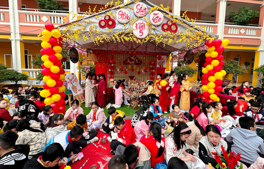 Gian trưng bày của khối lớp 5 tham gia Ngày hội STEM. (Ảnh: TH) Gian trưng bày của khối lớp 5 tham gia Ngày hội STEM. (Ảnh: TH)