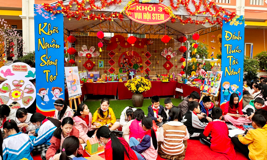 Gian trưng bày của khối lớp 3 tham gia Ngày hội STEM. (Ảnh: TH) Gian trưng bày của khối lớp 3 tham gia Ngày hội STEM. (Ảnh: TH)