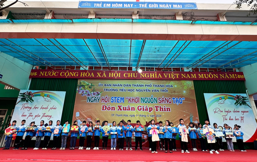 Màn giới thiệu các sản phẩm STEM của học sinh Trường Tiểu học Nguyễn Văn Trỗi. (Ảnh: TH) Màn giới thiệu các sản phẩm STEM của học sinh Trường Tiểu học Nguyễn Văn Trỗi. (Ảnh: TH)