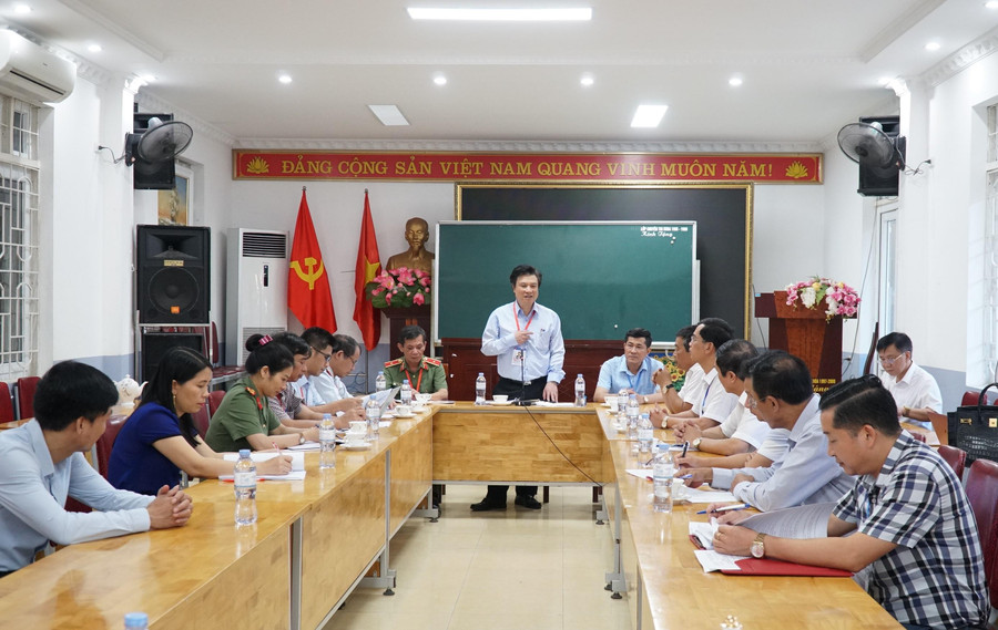 Đoàn công tác Bộ GD&ĐT làm việc với các ban chấm thi tốt nghiệp THPT tỉnh Nghệ An. Đoàn công tác Bộ GD&ĐT làm việc với các ban chấm thi tốt nghiệp THPT tỉnh Nghệ An.