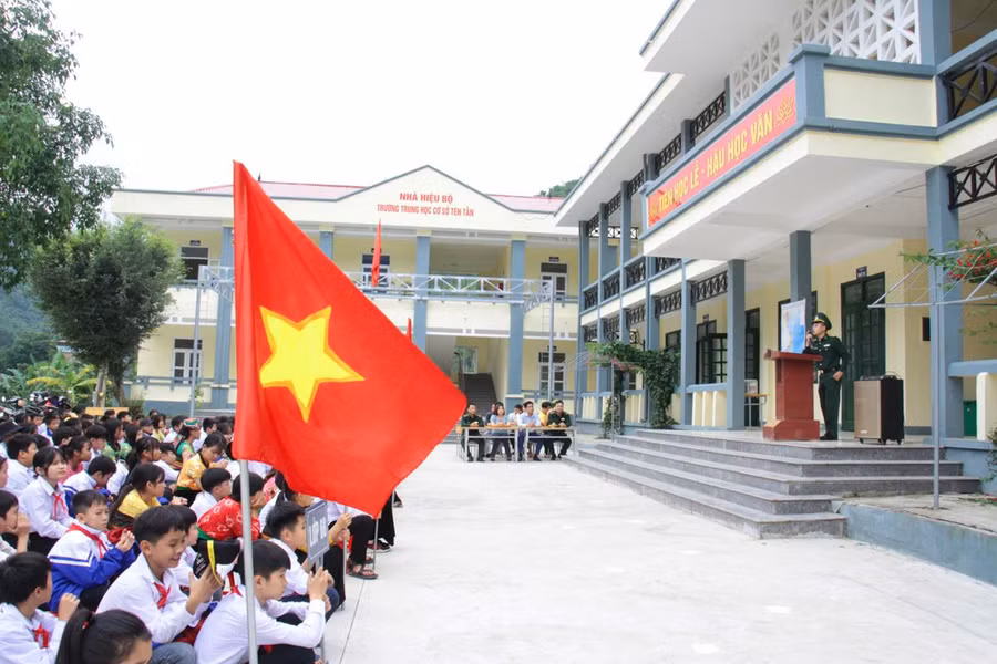 “Tiết học biên cương” luôn cuốn hút học sinh Trường THCS Tén Tằn nhờ được trải nghiệm thực tế.