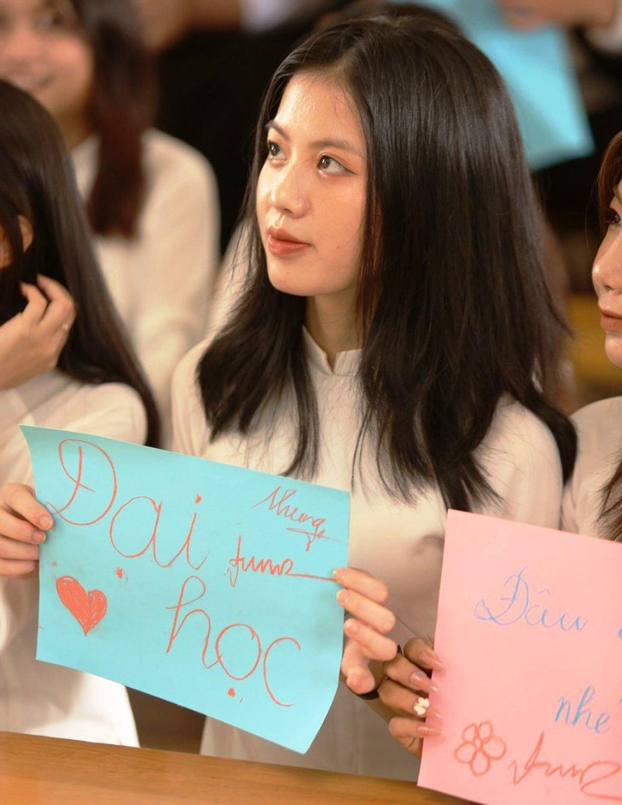 Em Phạm Thùy Dung, học sinh Trường THPT Lê Hồng Phong (thị xã Bỉm Sơn, Thanh Hóa).