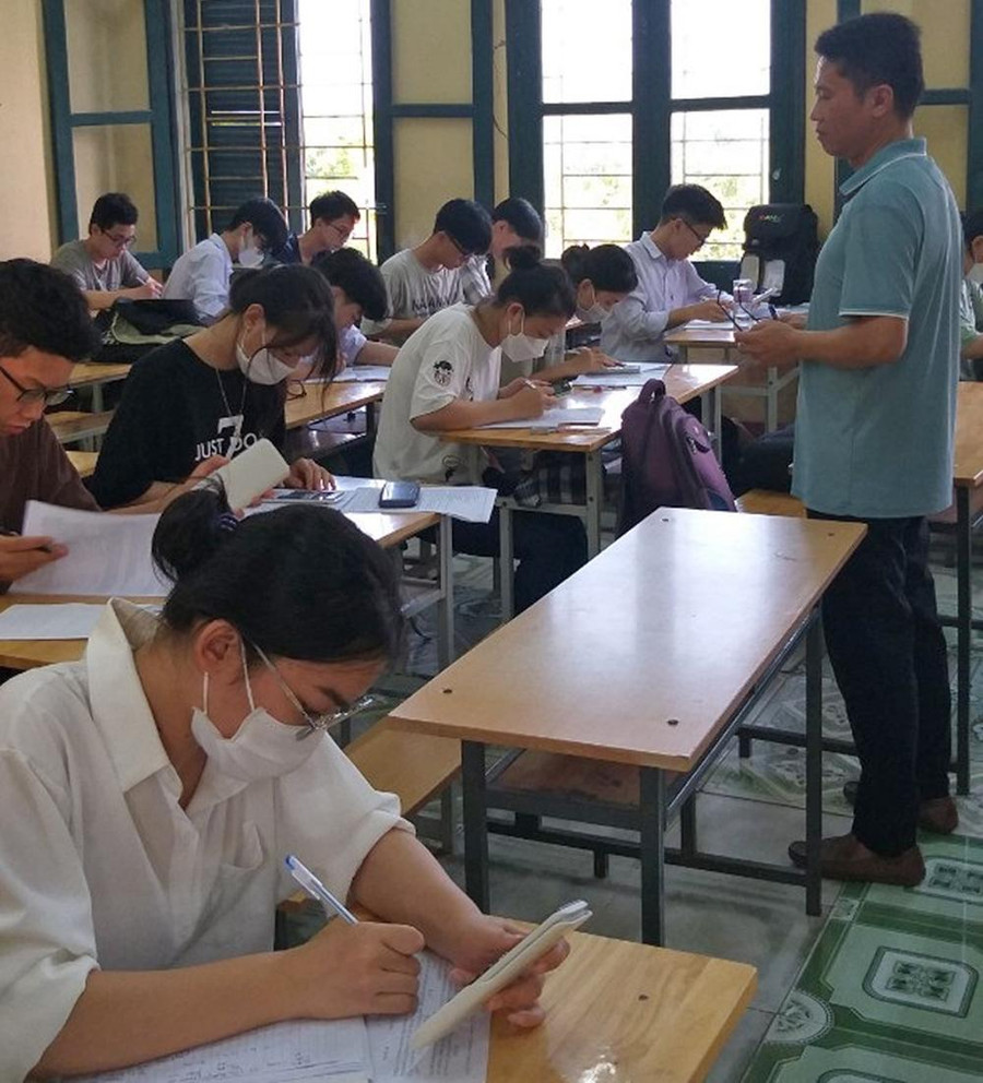 Giờ ôn tập môn Hóa học của của lớp 12A3, Trường THPT Hậu Lộc 1.