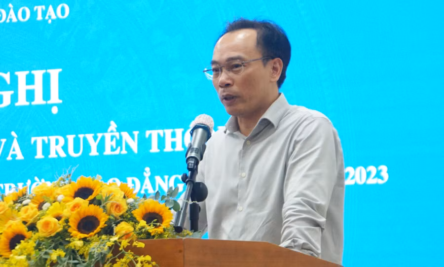 Thứ trưởng Hoàng Minh Sơn chủ trì Hội nghị công tác văn phòng và truyền thông khối cơ sở giáo dục đại học và các trường cao đẳng sư phạm năm 2023. Ảnh: Mạnh Tùng