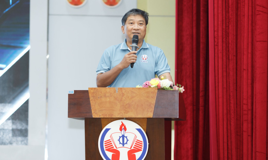 TS Huỳnh Phước Sơn, Trưởng khoa Cơ khí Động lực, HCMUTE phát biểu tại cuộc thi. Ảnh: Long Hậu