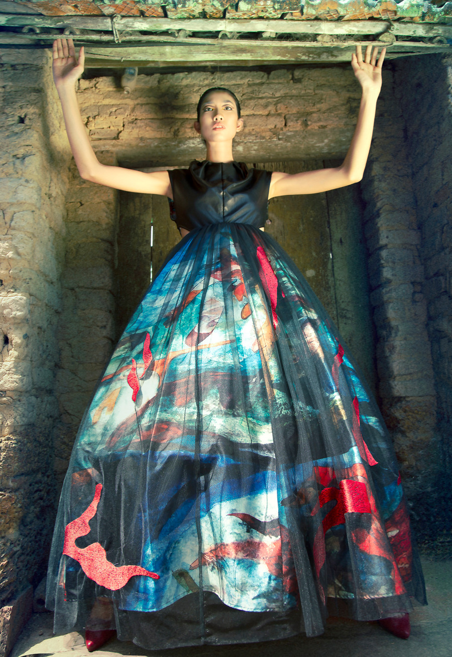 Mẫu thiết kế trong BST “Hình dáng thời gian” của NTK Nguyễn Quỳnh Anh.