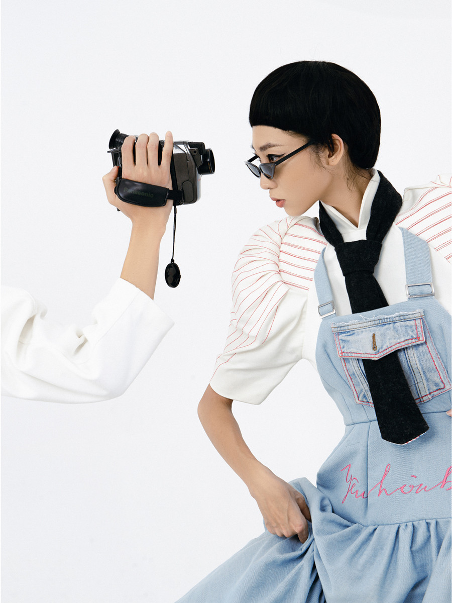 Mẫu thiết kế trong BST “Chạm” của NTK Lưu Việt Anh.