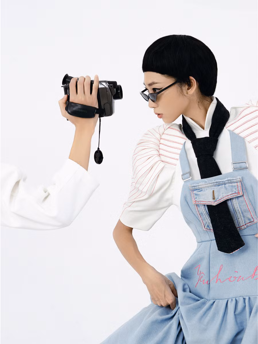 Mẫu thiết kế trong BST “Chạm” của NTK Lưu Việt Anh.