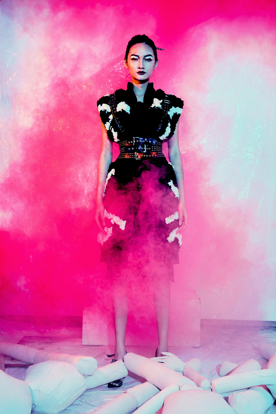 Mẫu thiết kế trong BST “Dạ nữ” của NTK Lê Hoàng Sơn.