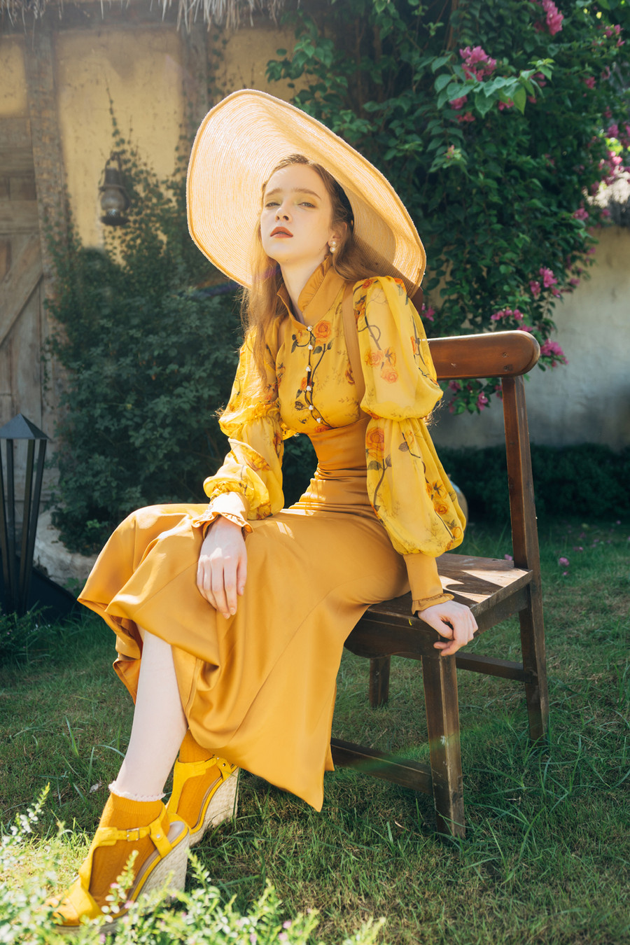 Mẫu thiết kế trong BST “Tìm về ngoại ô” của NTK Ngô Phương Linh.