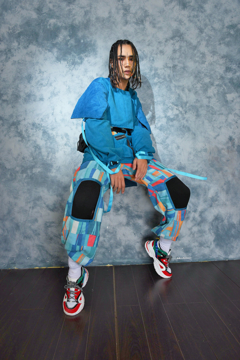 Mẫu thiết kế trong BST “Hộ mệnh” của NTK Vũ Thanh Vân.