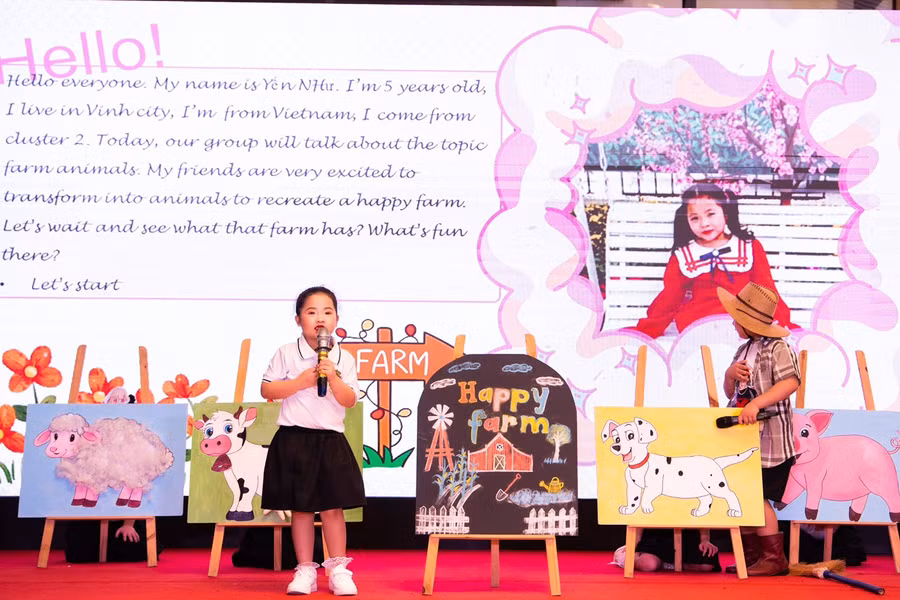 Trẻ mẫu giáo 5 tuổi tại TP Vinh, Nghệ An làm quen với Tiếng Anh. Ảnh: NVCC