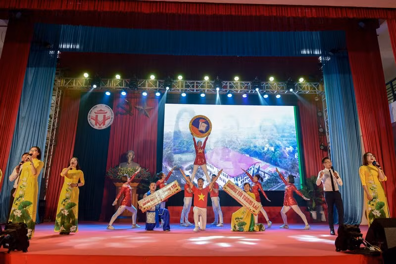 Các đội đều thể hiện quyết tâm cao ngay từ tiết mục thi đầu tiên