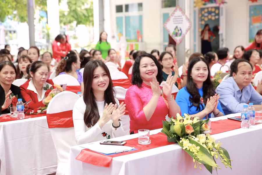 Đại diện Sở GD&amp;ĐT Vĩnh Phúc tham dự buổi lễ.