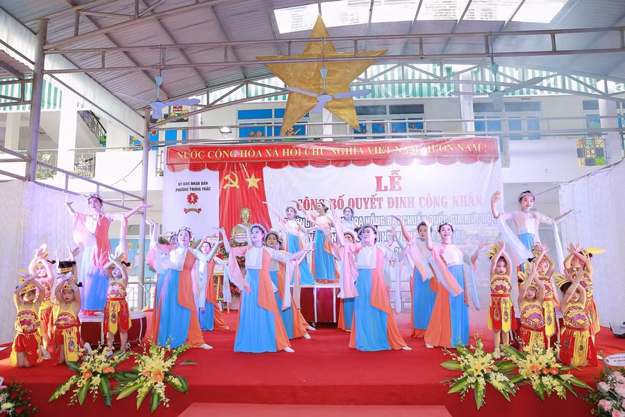 Tiết mục văn nghệ của cô, trò Trường MN Hoa Hồng.