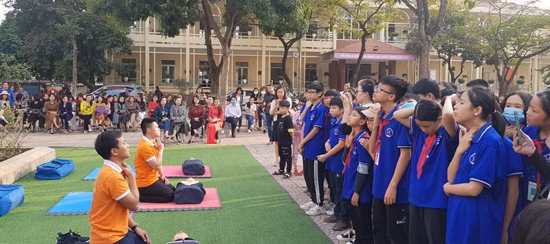 Học sinh được hướng dẫn thực hành ngay tại buổi tập huấn