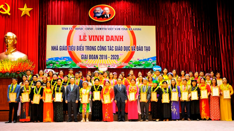 Lãnh đạo tỉnh Hà Giang chúc mừng 178 giáo viên, chiến sĩ biên phòng tiêu biểu