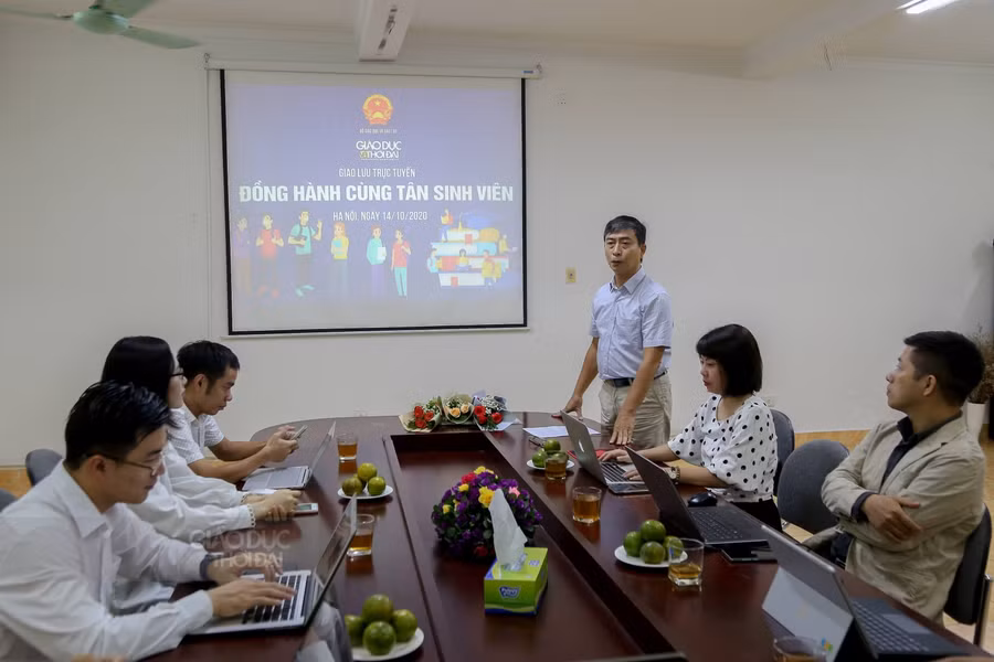 Giao lưu trực tuyến: Đồng hành cùng tân sinh viên ảnh 42