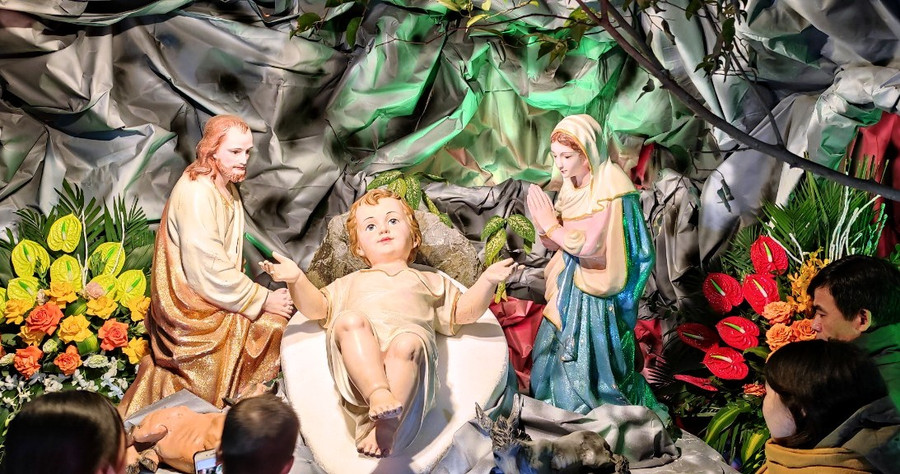 Tượng Chúa Hài đồng được mô phỏng trong khuôn viên Tòa Giám mục Thanh Hóa. Tượng Chúa Hài đồng được mô phỏng trong khuôn viên Tòa Giám mục Thanh Hóa.