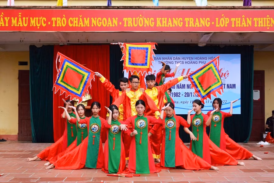 Chương trình văn nghệ hướng về cội nguồn, tự hào dân tộc của Trường THCS Hoằng Phụ (Hoằng Hóa, Thanh Hóa).