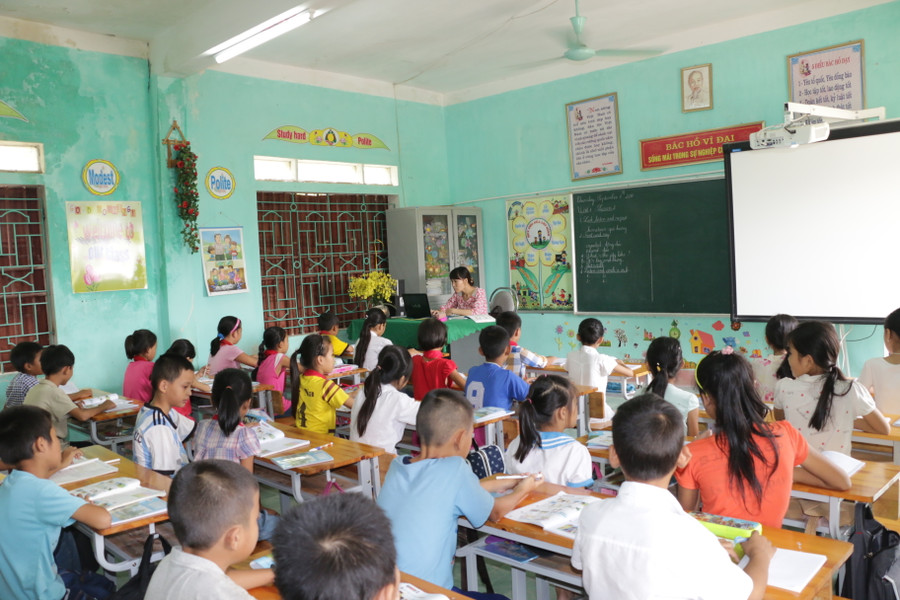 Giờ học tiếng Anh tại Trường Tiểu học Nghi Hoa, huyện Nghi Lộc, Nghệ An