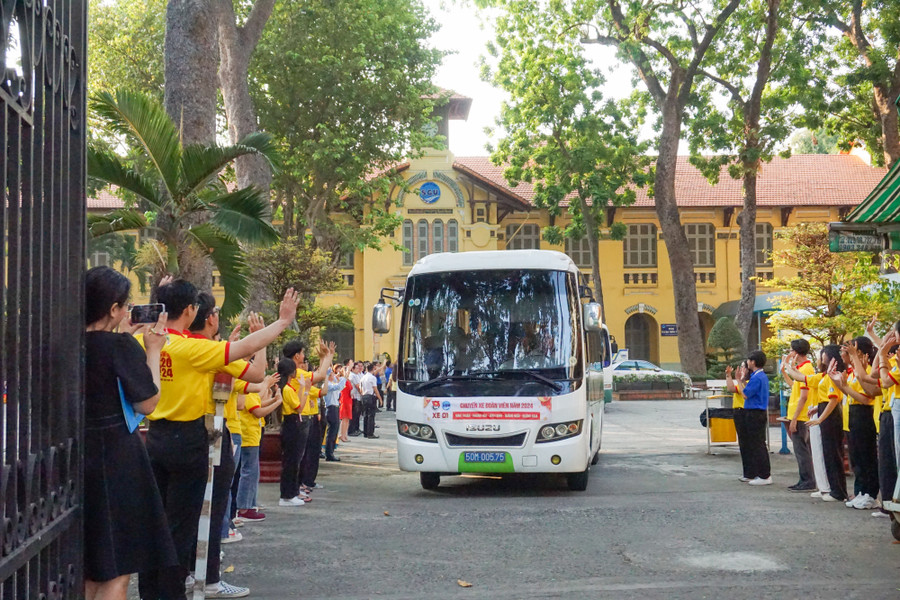 &quot;Chuyến xe đoàn viên&quot; khởi hành từ Trường Đại học Sài Gòn. Ảnh: CLB Truyền thông Đoàn Trường
