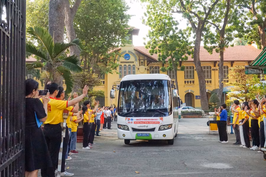 "Chuyến xe đoàn viên" khởi hành từ Trường Đại học Sài Gòn. Ảnh: CLB Truyền thông Đoàn Trường