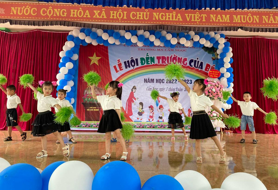 Lễ hội đến trường của các bé Trường Mầm non Cẩm Ngọc (Cẩm Thủy), năm học 2022-2023. Lễ hội đến trường của các bé Trường Mầm non Cẩm Ngọc (Cẩm Thủy), năm học 2022-2023.