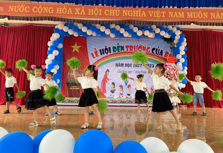 Lễ hội đến trường của các bé Trường Mầm non Cẩm Ngọc (Cẩm Thủy), năm học 2022-2023.