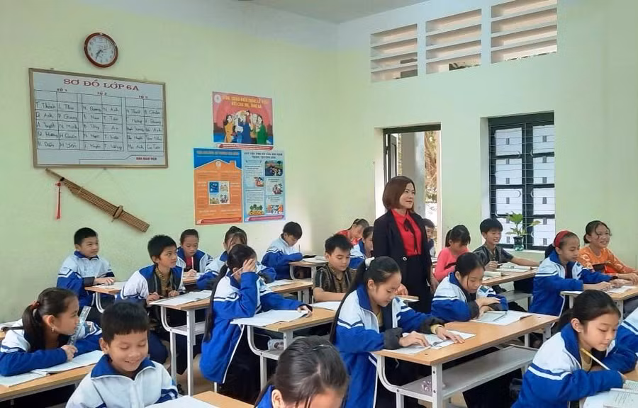 Học sinh Trường Phổ thông dân tộc nội trú - THCS huyện Quan Hóa trong giờ lên lớp.