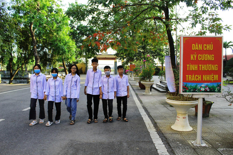 Môi trường học tập xanh - sạch - đẹp, học sinh thân thiện, tự tin khám phá của Trường THPT Hoằng Hóa 2 (Thanh Hóa). Môi trường học tập xanh - sạch - đẹp, học sinh thân thiện, tự tin khám phá của Trường THPT Hoằng Hóa 2 (Thanh Hóa).