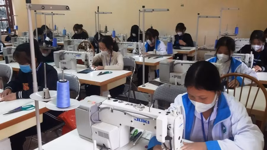 Xưởng thực hành nghề may của Trường Trung cấp nghề miền núi Thanh Hóa.
