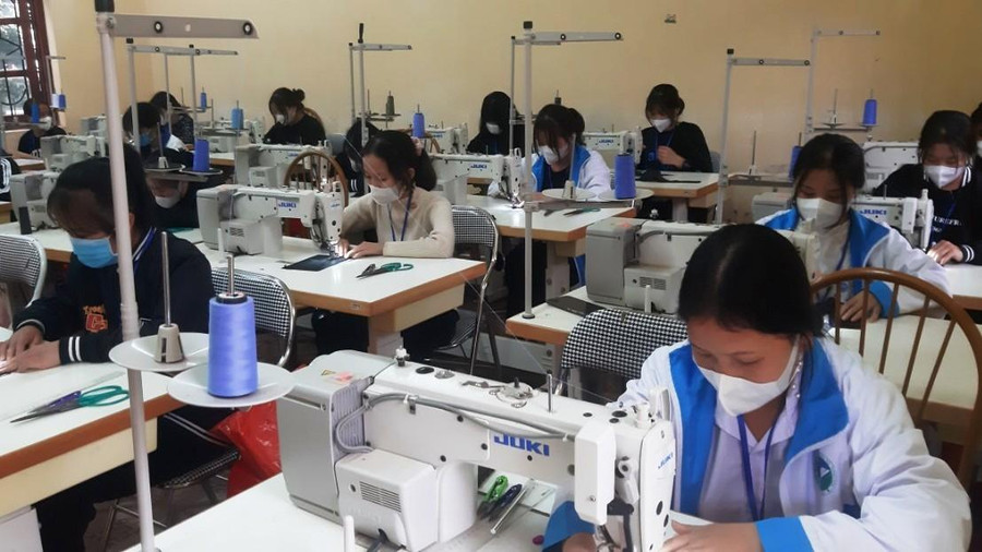 Xưởng thực hành nghề may của Trường Trung cấp nghề miền núi Thanh Hóa. Xưởng thực hành nghề may của Trường Trung cấp nghề miền núi Thanh Hóa.