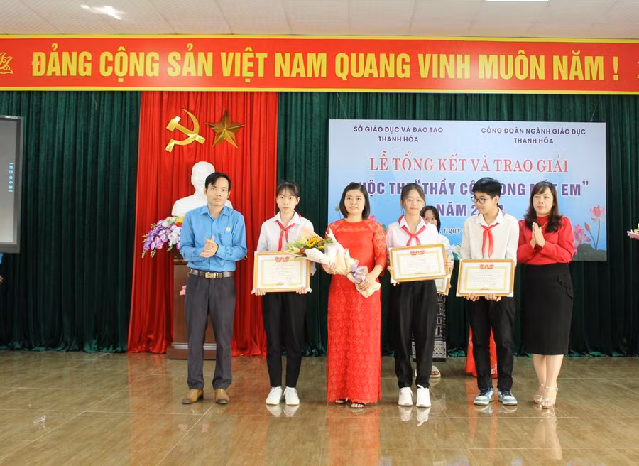 Lễ tổng kết và trao giải cuộc thi “Thầy cô trong mắt em” năm 2022 tại Thanh Hóa.