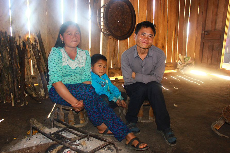 Một gia đình ở huyện Kỳ Sơn, Nghệ An đã trở về bản sau thời gian di cư sang Lào