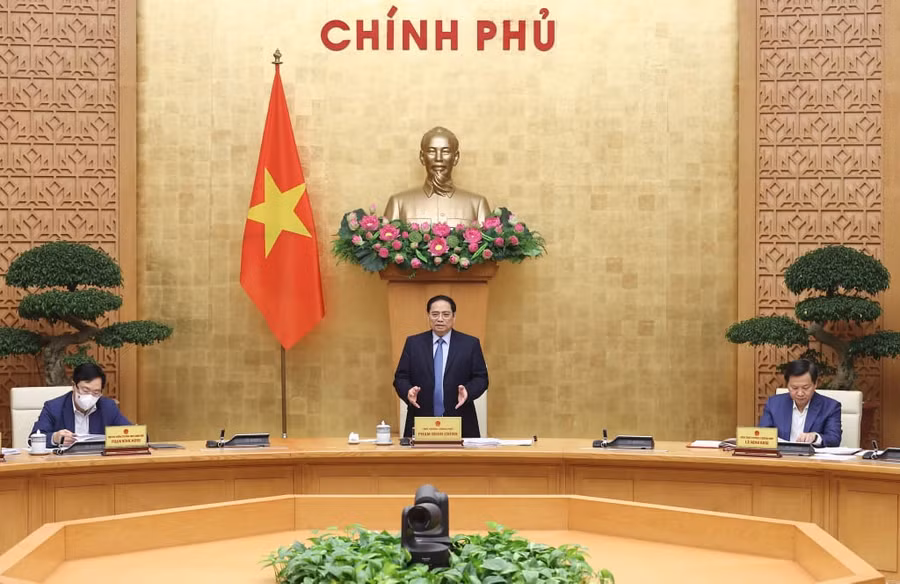 Thủ tướng Phạm Minh Chính chỉ đạo các nhiệm vụ, giải pháp đồng bộ trong thời gian tới. Ảnh: TTXVN